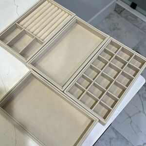 4 pack - velvet jewelry tray (NWOT)